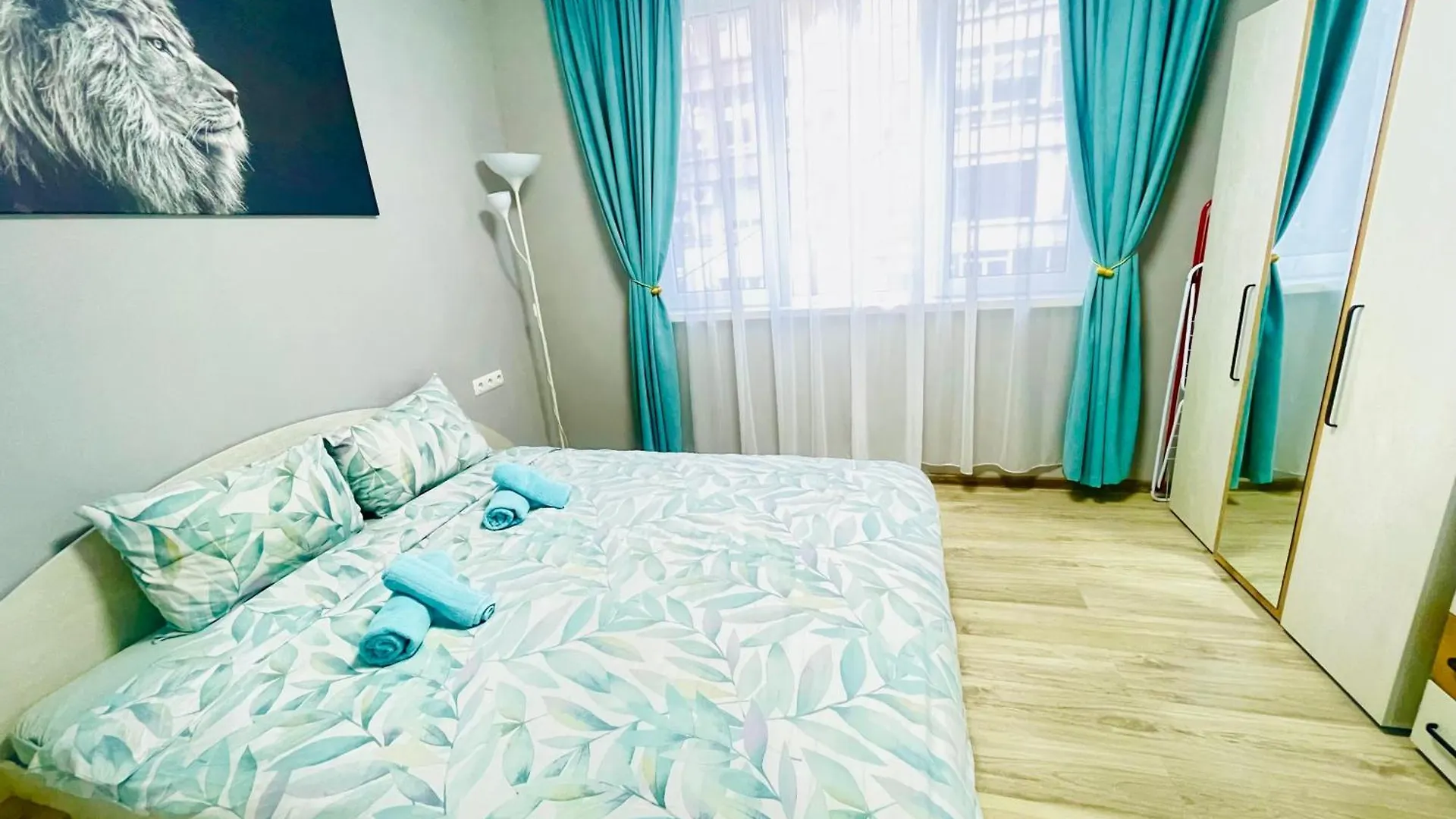 By The Sea - Central With Free Parking Varna Apartment
