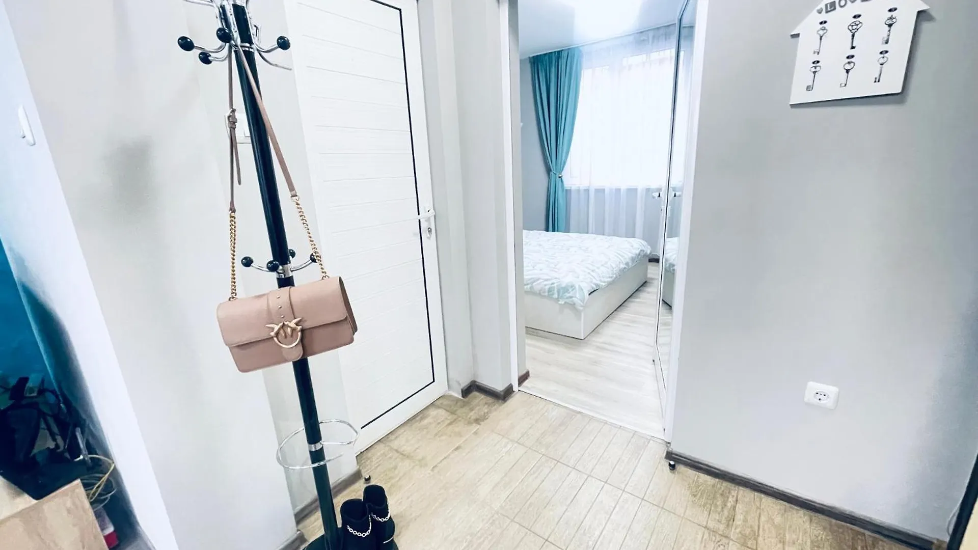 By The Sea - Central With Free Parking Varna Apartment