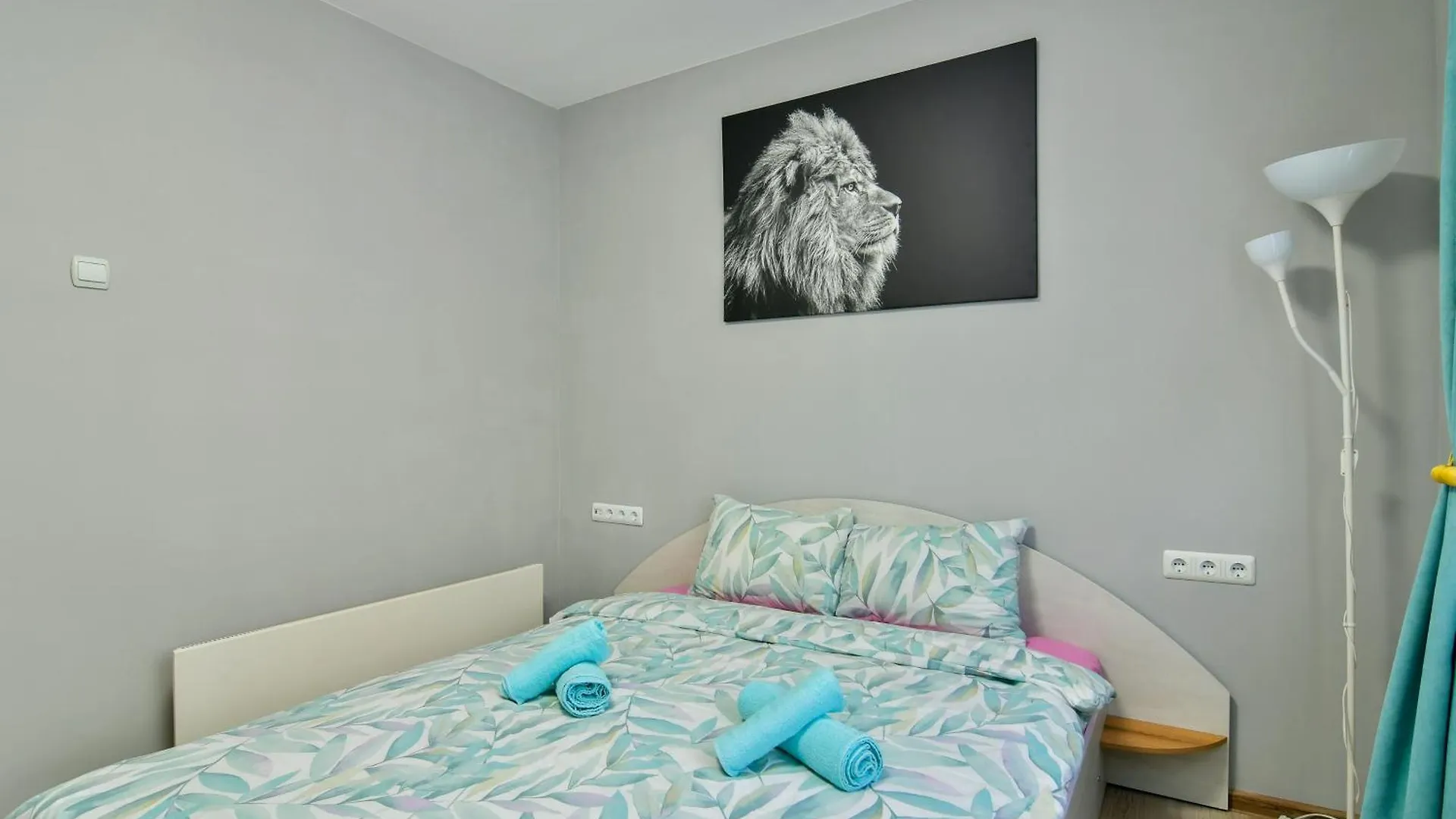 By The Sea - Central With Free Parking Varna Apartment